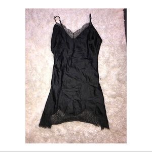 Black lace slip dress •Size L•